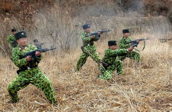 朝鲜公布士兵紧张训练照片 应对韩美年度军演(高清组图)