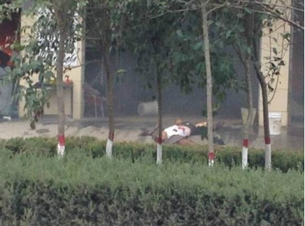 男子与前妻办完离婚手续在行政服务大厅将其捅死(组图)