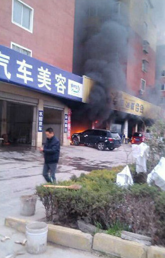男子与前妻办完离婚手续在行政服务大厅将其捅死(组图)