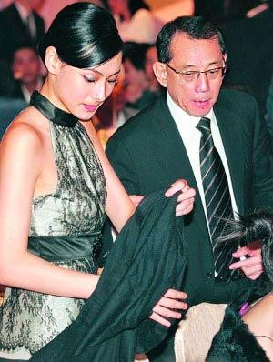 香港娱乐圈风流大亨之杨受成:风流史厚过电话簿(组图)