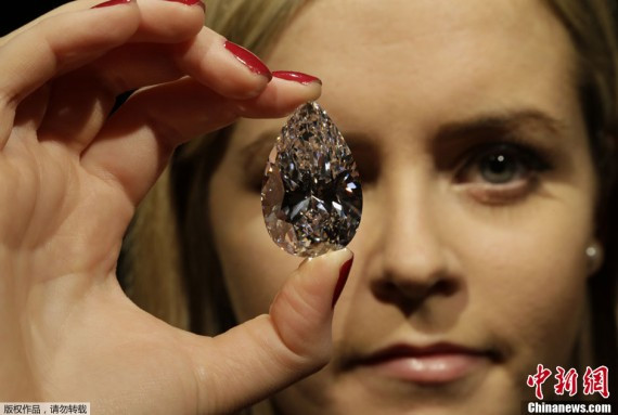 世界最大无瑕疵钻石拍卖 价或超2000万美元(高清组图)