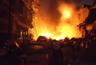 图：武汉一居民楼发生爆炸 火光冲天