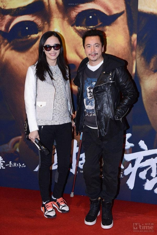 姚晨挺孕肚助阵新片 打扮朴素似路人 王中磊带伤出场(组图)