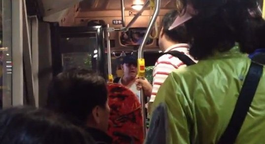 亚洲游客悉尼遭白人男子辱骂华裔女子劝阻被嘲笑