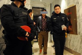 杭州警方突击高档娱乐场所 现场尿检