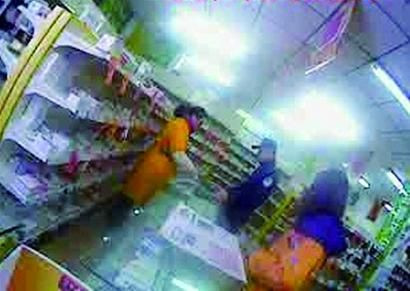 民警调查卖药药店