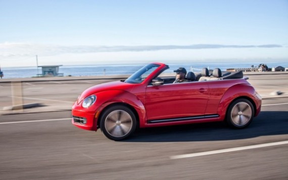 2013-Volkswagen-Beetle-Convertible-front-left-side-view-1024x640