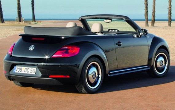 2013-Volkswagen-Beetle-Convertible-UK-2