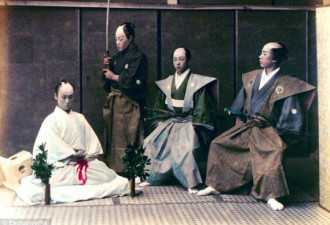 老照片：19世纪日本武士 切腹前仪式
