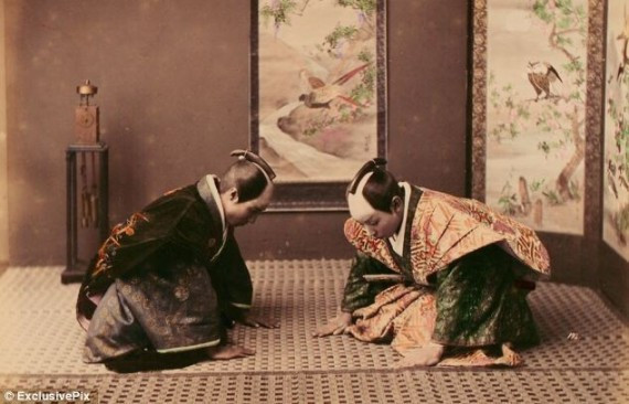 老照片揭示19世纪日本武士：刨腹自杀前的仪式(组图)