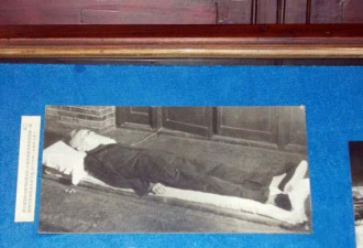 老照片:刘少奇被害致死后遗体全身照片