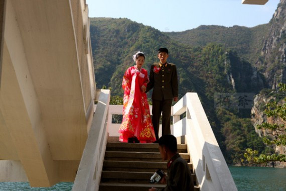 在朝鲜旅游 意外零距离拍摄到朝鲜普通民众的婚礼(高清组图)