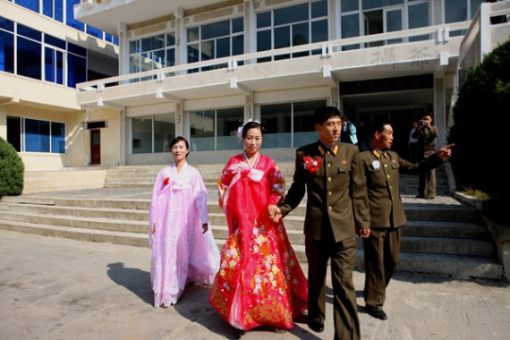 在朝鲜旅游 意外零距离拍摄到朝鲜普通民众的婚礼(高清组图)