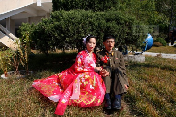 在朝鲜旅游 意外零距离拍摄到朝鲜普通民众的婚礼(高清组图)