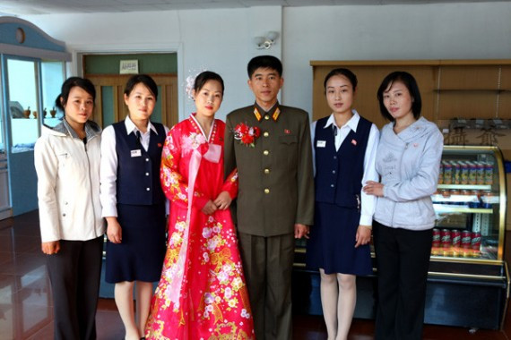 在朝鲜旅游 意外零距离拍摄到朝鲜普通民众的婚礼(高清组图)