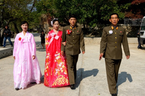 在朝鲜旅游 意外零距离拍摄到朝鲜普通民众的婚礼(高清组图)