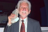 手机发明40周年 第一代重量超一公斤