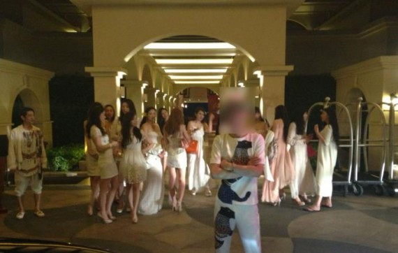 三亚海天盛筵活动涉嫌聚众淫乱 疑似现场照片曝光(组图)