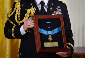 敏感时刻 奥巴马向韩战老兵追授勋章
