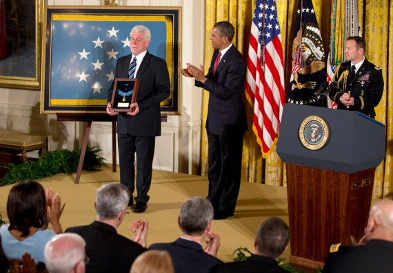 奥巴马在敏感时刻向朝鲜战争老兵追授荣誉勋章(高清组图)
