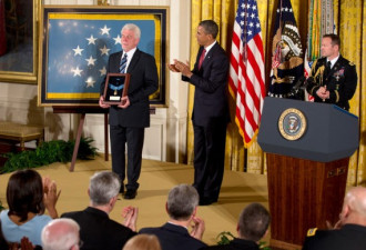 敏感时刻 奥巴马向韩战老兵追授勋章