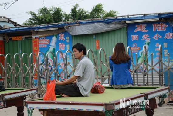 慎入：广东工地附近开店女子死在屋后草丛 疑遭强奸(组图)