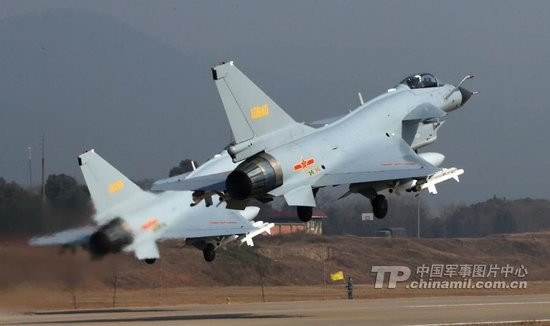 中国王牌试飞员空中历险记:因误操作而撞机(组图)