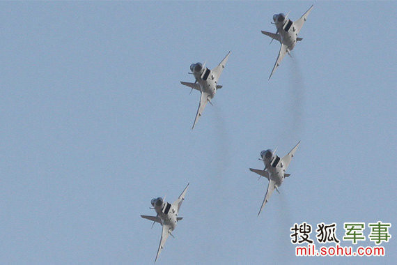 中国王牌试飞员空中历险记:因误操作而撞机(组图)