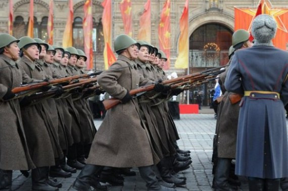 wearing-wwii-era-soviet-military-uniform-russian-soldiers-carry-the-mosin-rifles-of-the-period-as-they-march-at-the-red-square-pic-afp-306470957