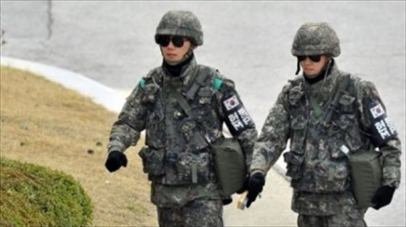 South-Korean-soldiers-walk-at-a-military-checkpoint.-Image-via-AFP.