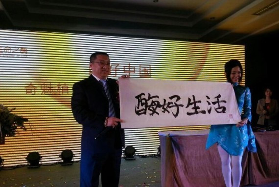 女优苍井空的经济学:亮相8分钟写4个字抱走1000万(组图)