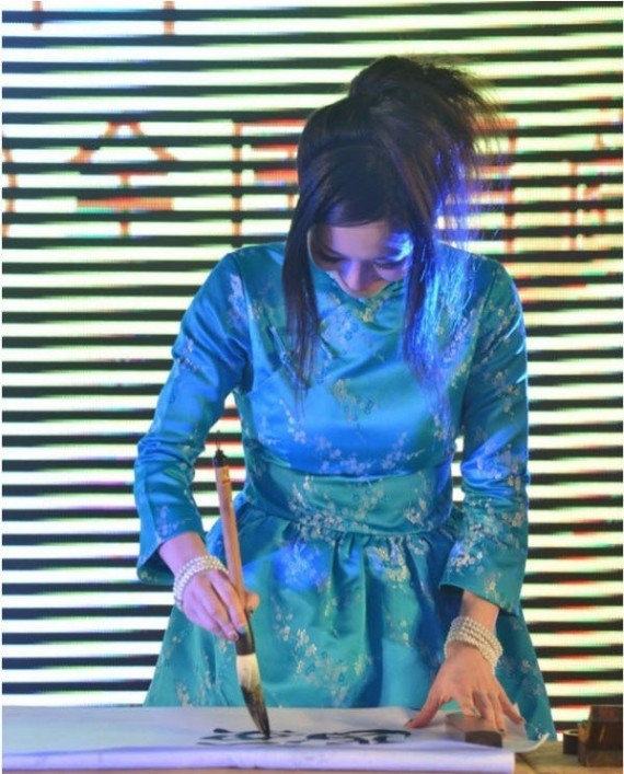 女优苍井空的经济学:亮相8分钟写4个字抱走1000万(组图)