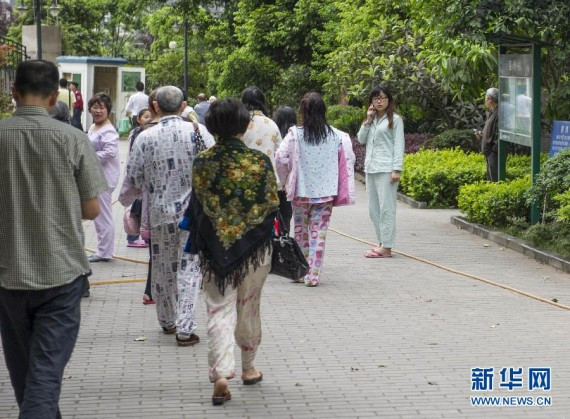 四川雅安7级地震震感强烈 居民称有大量房屋坍塌（高清图）