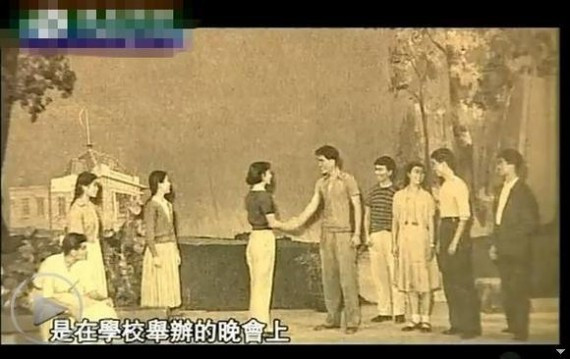 胡锦涛跳舞带妆照曝光 同学赞其当年跳舞“美极了”(组图)