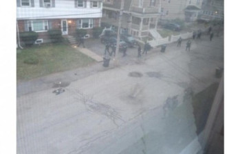 图：警方封锁波士顿市中心 一片荒凉