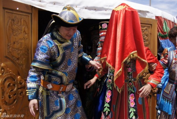 王军霞与第二任丈夫黄天文离婚 发长文对丈夫致歉(组图)
