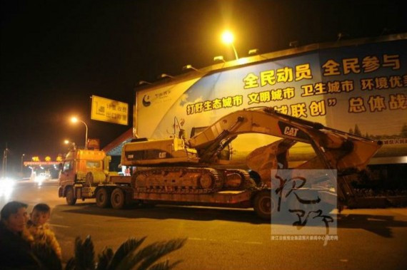 四川雅安震后首夜:两三百人合伙捐肉捐米煮大锅饭(多图)