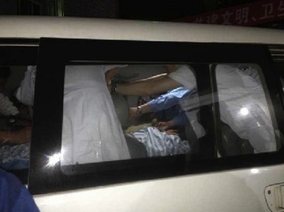 四川雅安震后首夜:两三百人合伙捐肉捐米煮大锅饭(多图)