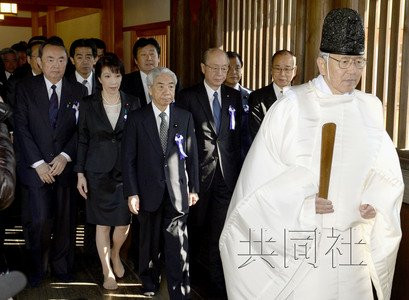 拜鬼！日本168名议员参拜靖国神社 8年来最大规模(组图)