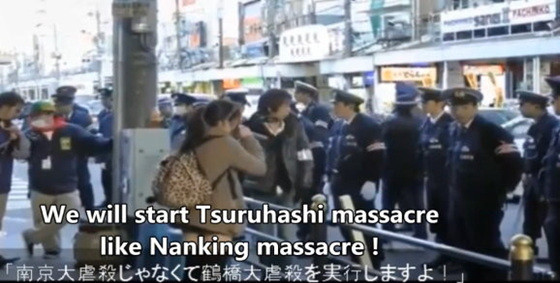 日本女生街头叫嚣像南京大屠杀般杀光韩国移民