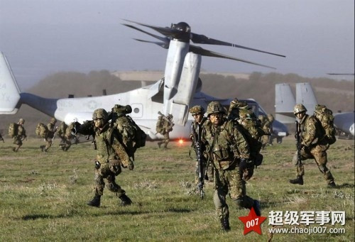 日自卫队首次搭乘美鱼鹰飞机