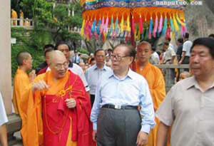 江泽民钟情佛教 六四纪念翌日进寺上香