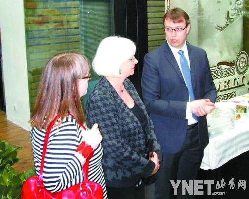 冰岛女总理偕夫人访华 学者称中方做到待之以礼(组图)