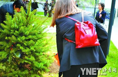 冰岛女总理偕夫人访华 学者称中方做到待之以礼(组图)