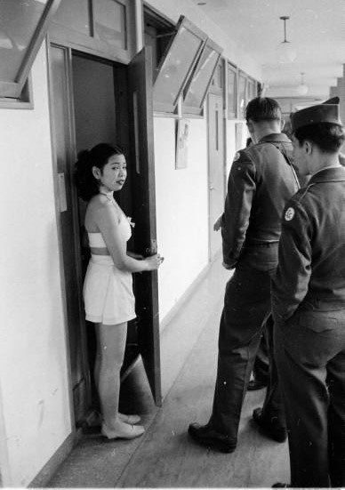 照片记录50年代日本陪浴小姐：一丝不挂无羞涩(组图)