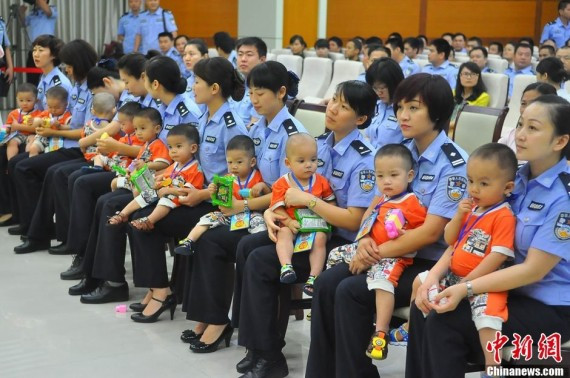 中国解救10名越南被拐儿童 多人曾被人贩灌服安眠药(组图)