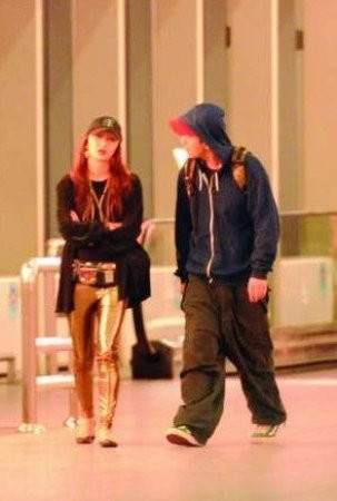 张默与女星拥吻恋情曝光 幸福回应称恋爱了(组图)