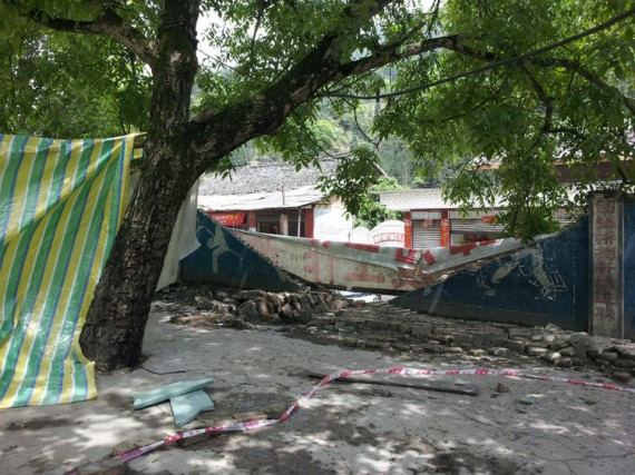 红十字会汶川地震后在芦山援建小学 造了四年未完工(组图)