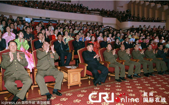 金正恩看劳动节红歌音乐会 称革命歌曲犹如核弹(高清组图)