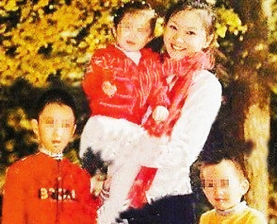张艺谋超生引热议 网友:他妻子没有被引产堕胎(组图)